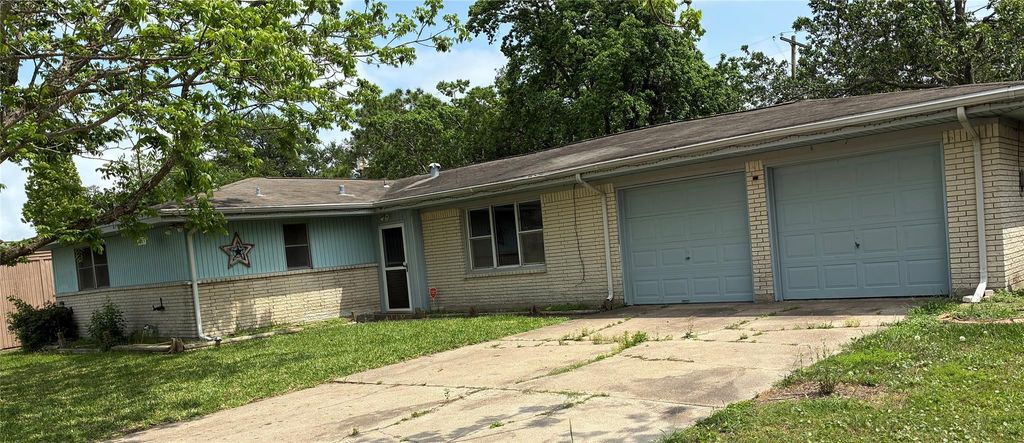 1133 25th Avenue N, Texas City, TX 77590