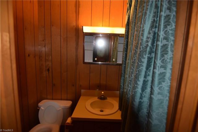 737 Lee Road, Thomasville, NC 27360