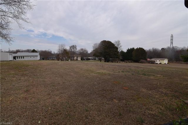 737 Lee Road, Thomasville, NC 27360