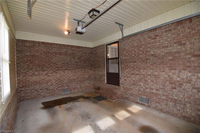 737 Lee Road, Thomasville, NC 27360