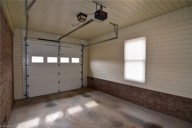 737 Lee Road, Thomasville, NC 27360