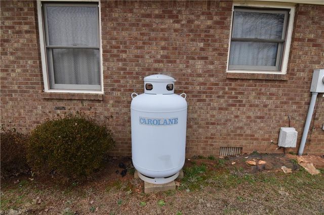 737 Lee Road, Thomasville, NC 27360