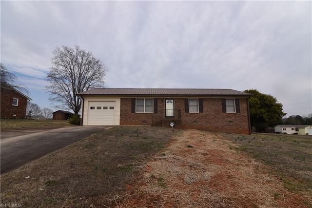 737 Lee Road, Thomasville, NC 27360