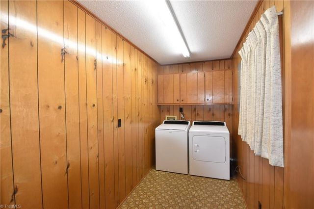 737 Lee Road, Thomasville, NC 27360