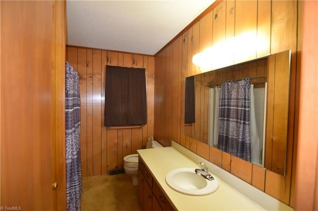 737 Lee Road, Thomasville, NC 27360