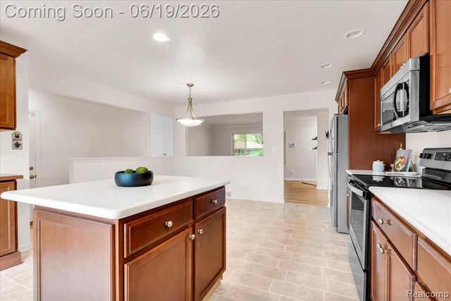 28332 Loretta Avenue, Warren, MI 48092