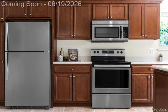 28332 Loretta Avenue, Warren, MI 48092