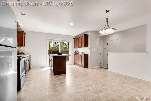 28332 Loretta Avenue, Warren, MI 48092