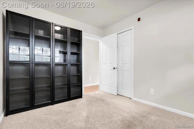 28332 Loretta Avenue, Warren, MI 48092