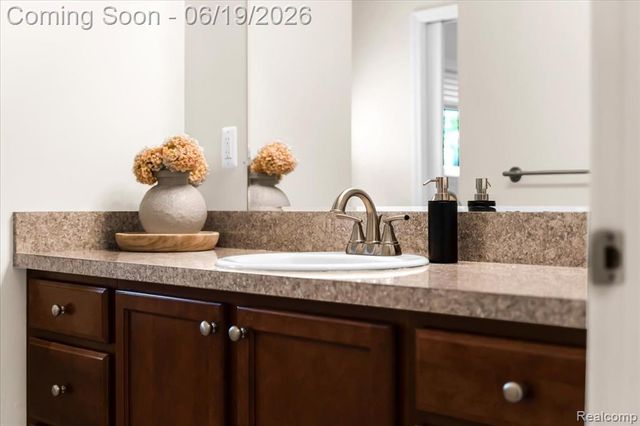 28332 Loretta Avenue, Warren, MI 48092