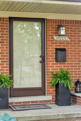 28332 Loretta Avenue, Warren, MI 48092