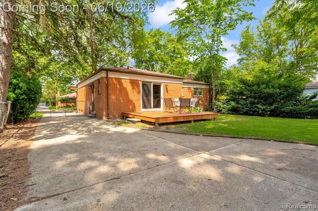 28332 Loretta Avenue, Warren, MI 48092