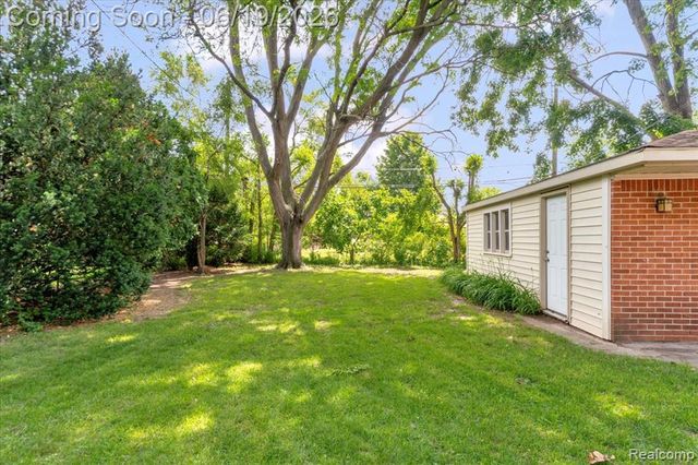 28332 Loretta Avenue, Warren, MI 48092