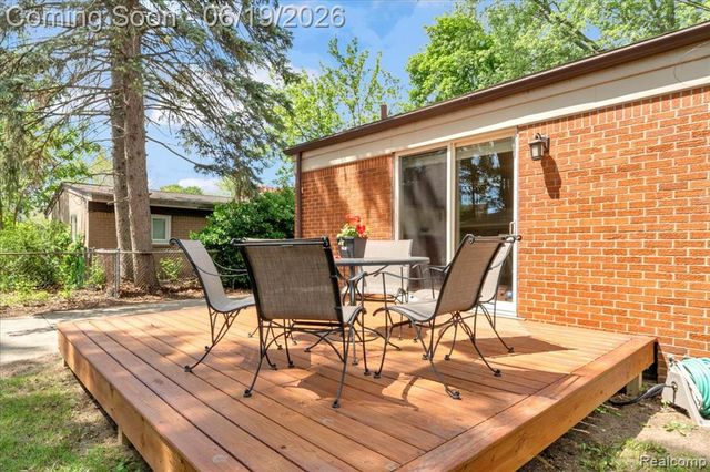 28332 Loretta Avenue, Warren, MI 48092
