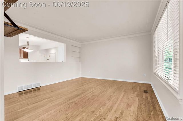 28332 Loretta Avenue, Warren, MI 48092