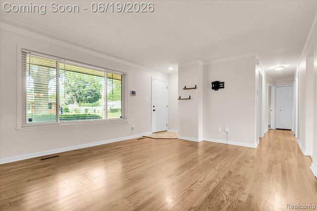 28332 Loretta Avenue, Warren, MI 48092
