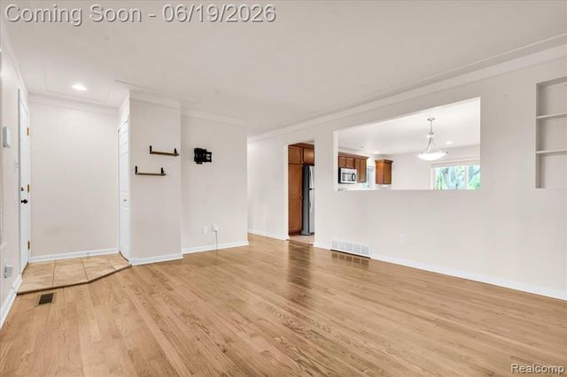 28332 Loretta Avenue, Warren, MI 48092