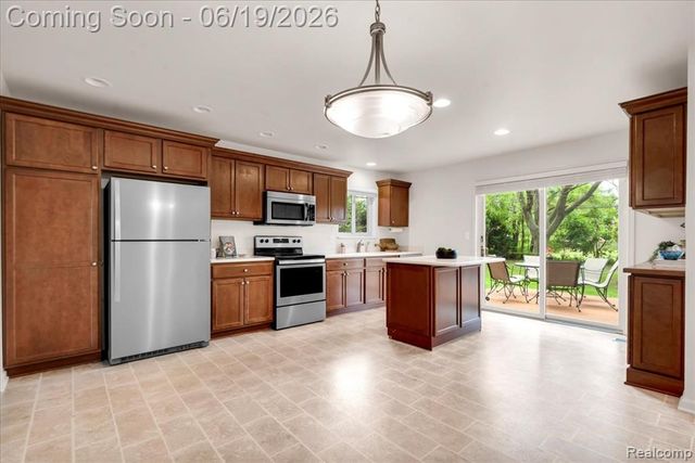28332 Loretta Avenue, Warren, MI 48092