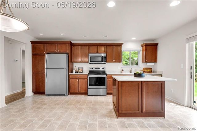 28332 Loretta Avenue, Warren, MI 48092