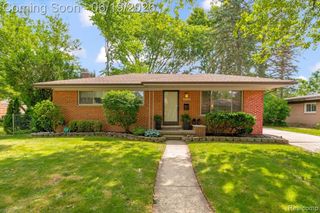 28332 Loretta Avenue, Warren, MI 48092