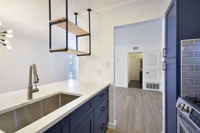 3431 North Hills DR 126, Austin, TX 78731