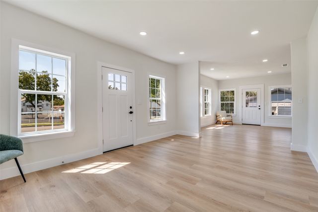 718 Grandview Avenue, Dallas, TX 75223