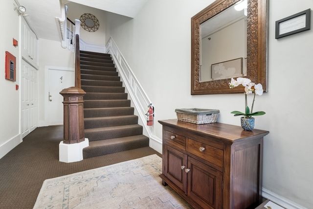 389 Beacon Street 8, Boston, MA 02116