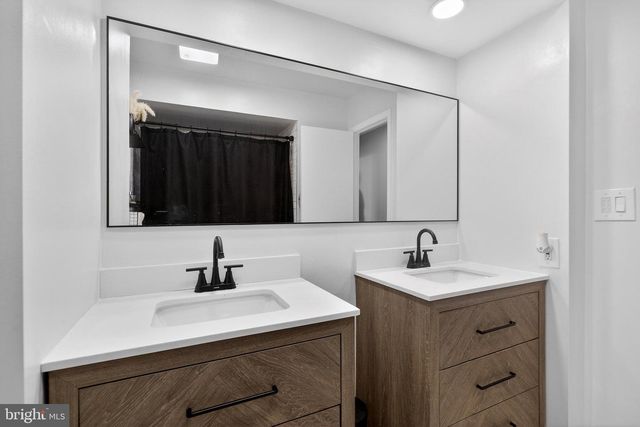 15 CLUB RIDGE LN, Willingboro, NJ 08046