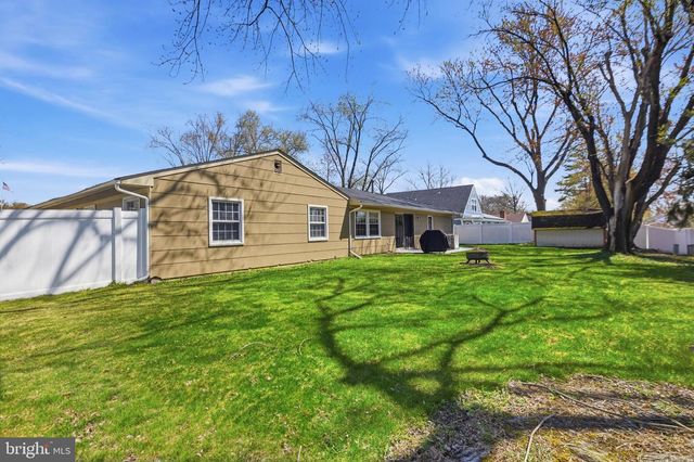 15 CLUB RIDGE LN, Willingboro, NJ 08046