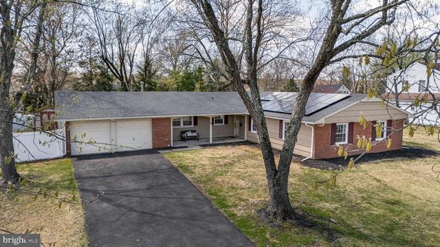 15 CLUB RIDGE LN, Willingboro, NJ 08046