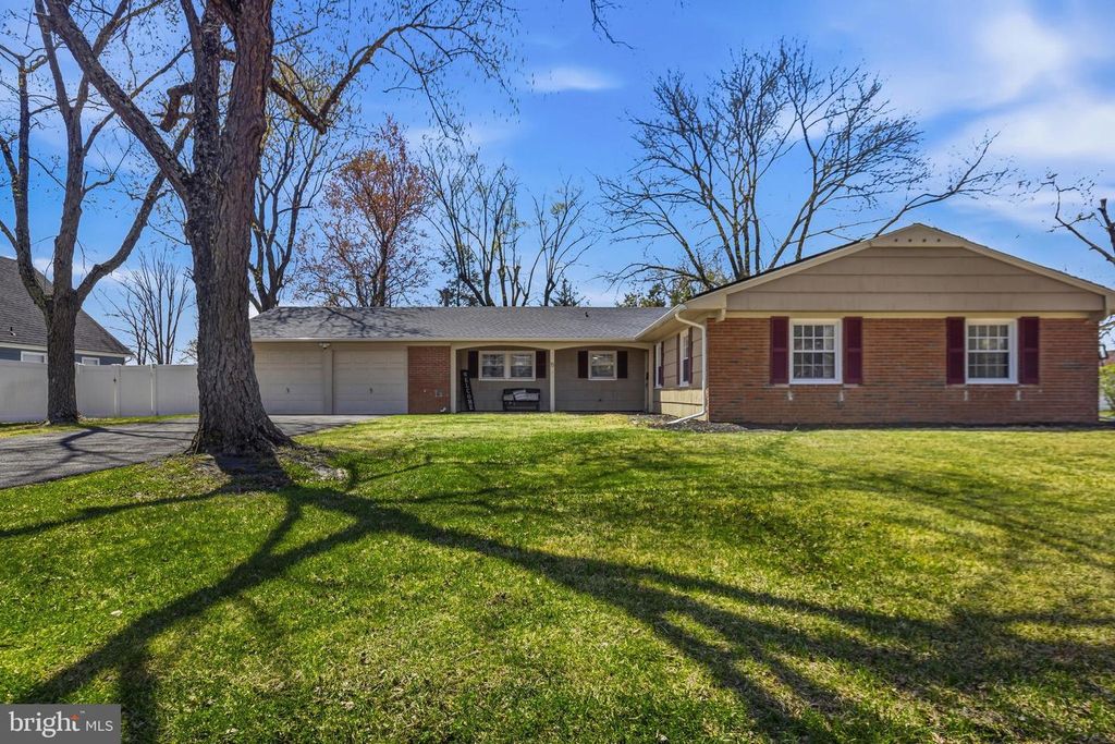 15 CLUB RIDGE LN, Willingboro, NJ 08046