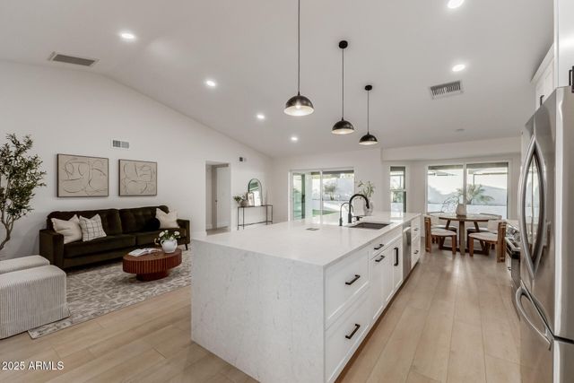 6118 E BLANCHE Drive, Scottsdale, AZ 85254