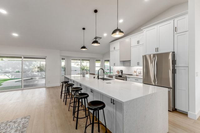 6118 E BLANCHE Drive, Scottsdale, AZ 85254