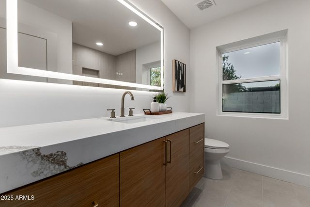 6118 E BLANCHE Drive, Scottsdale, AZ 85254