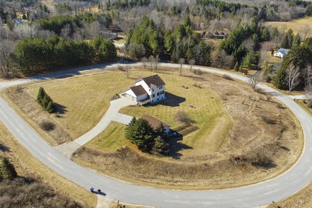 2080 St Patrick's CIRCLE, Hartford, WI 53027