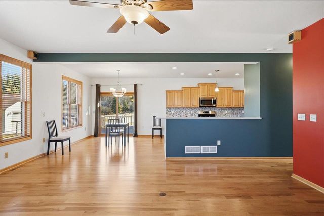 2080 St Patrick's CIRCLE, Hartford, WI 53027