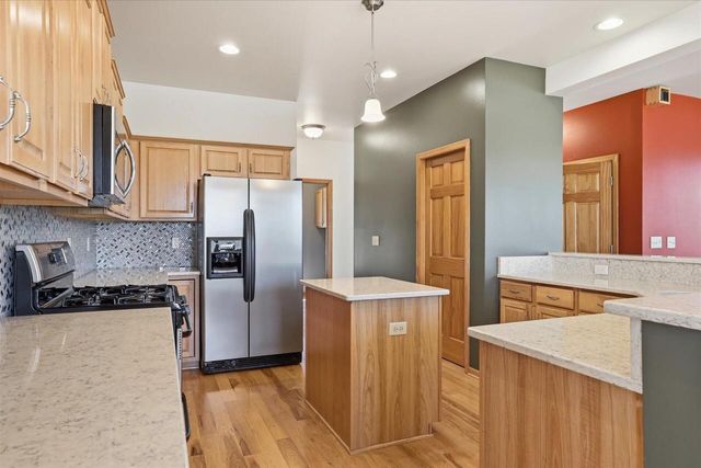 2080 St Patrick's CIRCLE, Hartford, WI 53027