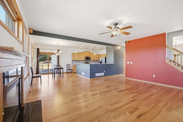 2080 St Patrick's CIRCLE, Hartford, WI 53027