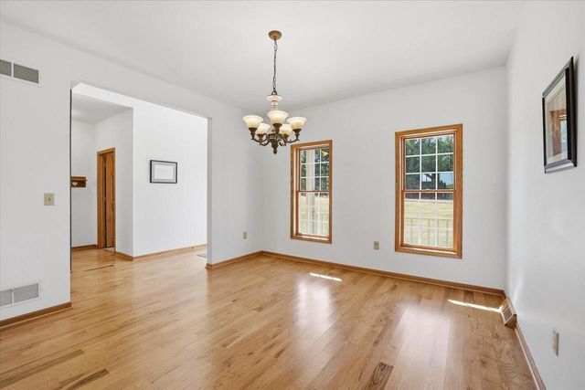 2080 St Patrick's CIRCLE, Hartford, WI 53027