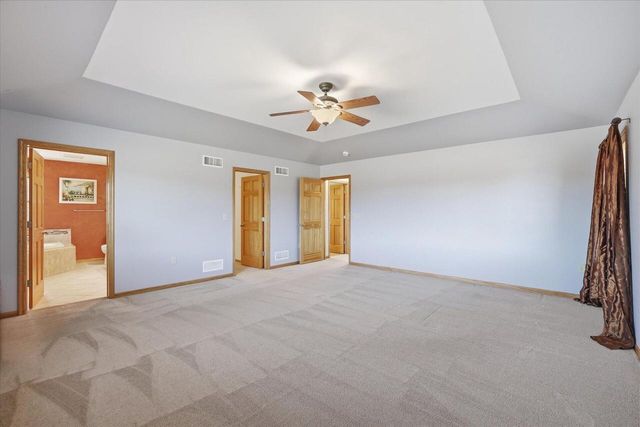 2080 St Patrick's CIRCLE, Hartford, WI 53027