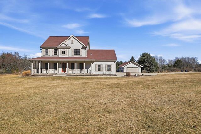 2080 St Patrick's CIRCLE, Hartford, WI 53027