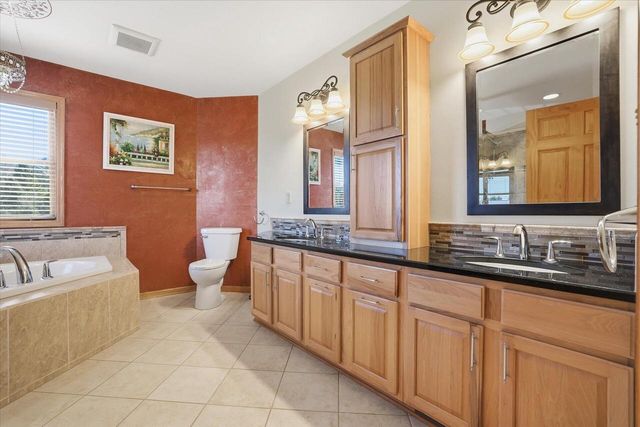 2080 St Patrick's CIRCLE, Hartford, WI 53027