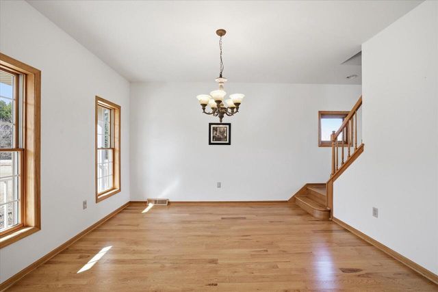 2080 St Patrick's CIRCLE, Hartford, WI 53027