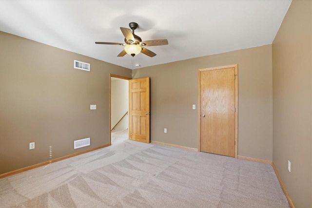 2080 St Patrick's CIRCLE, Hartford, WI 53027