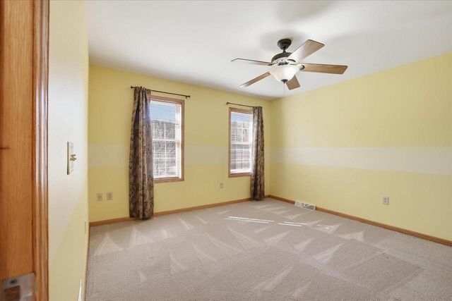 2080 St Patrick's CIRCLE, Hartford, WI 53027