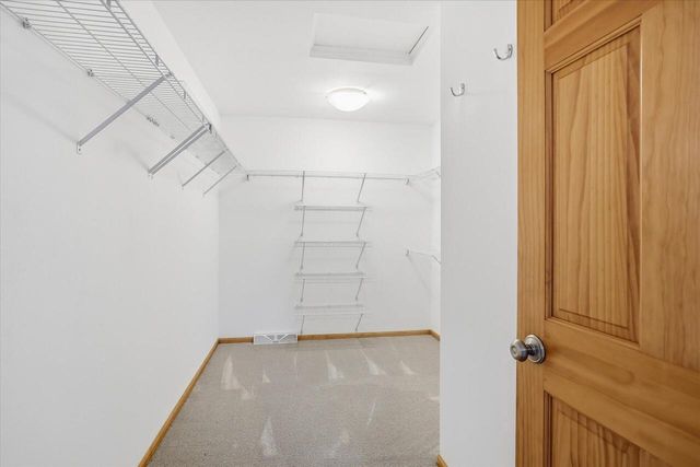 2080 St Patrick's CIRCLE, Hartford, WI 53027