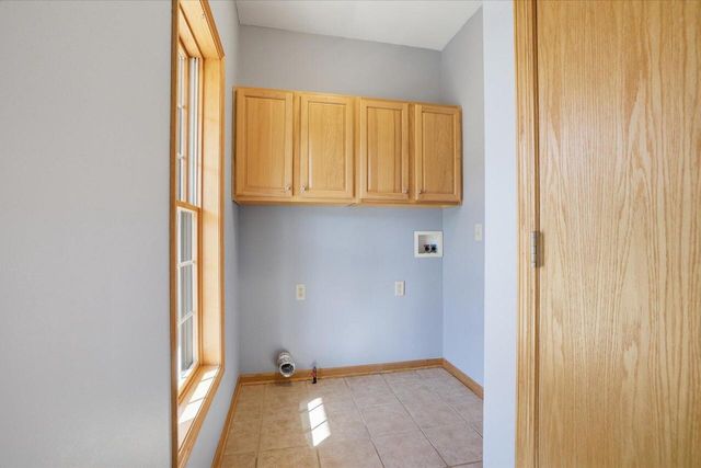 2080 St Patrick's CIRCLE, Hartford, WI 53027