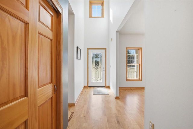 2080 St Patrick's CIRCLE, Hartford, WI 53027