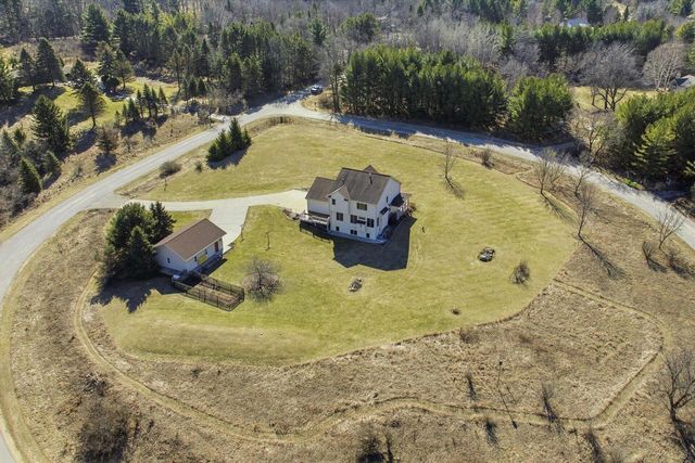 2080 St Patrick's CIRCLE, Hartford, WI 53027