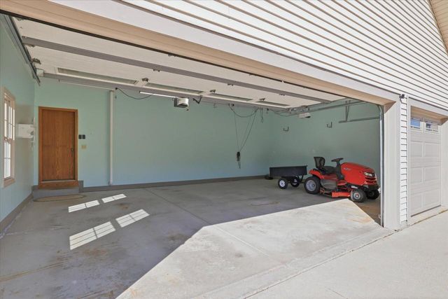 2080 St Patrick's CIRCLE, Hartford, WI 53027